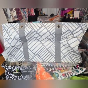 Thirty-One Deluxe Utility Tote in Gray Patchwork